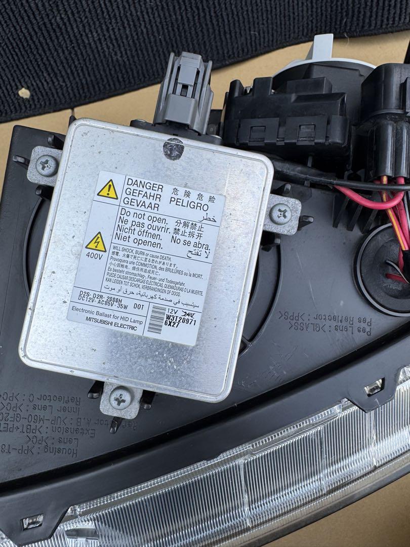 三菱 デリカ D:5 CV5W CV1W 純正 HID ヘッドライト 左右セット