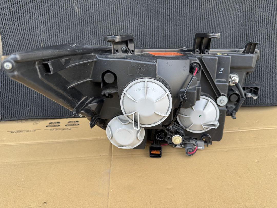 三菱 デリカ D:5 CV5W CV1W 純正 HID ヘッドライト 左右セット