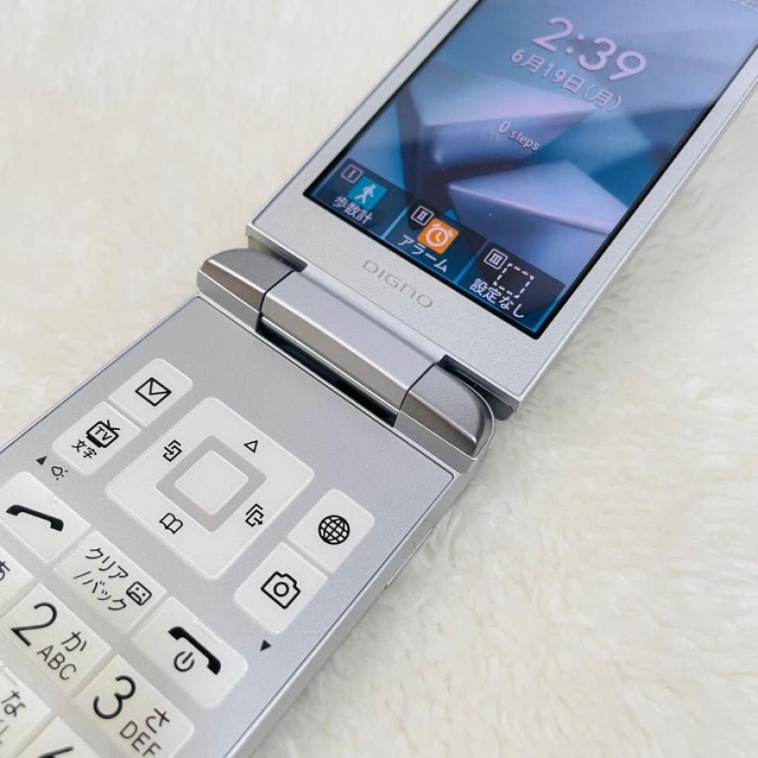 【極美品】DIGNO ケータイ3 903KC Ymobile シルバー 【極美品】DIGNO ケータイ3 903KC Ymobile シルバー