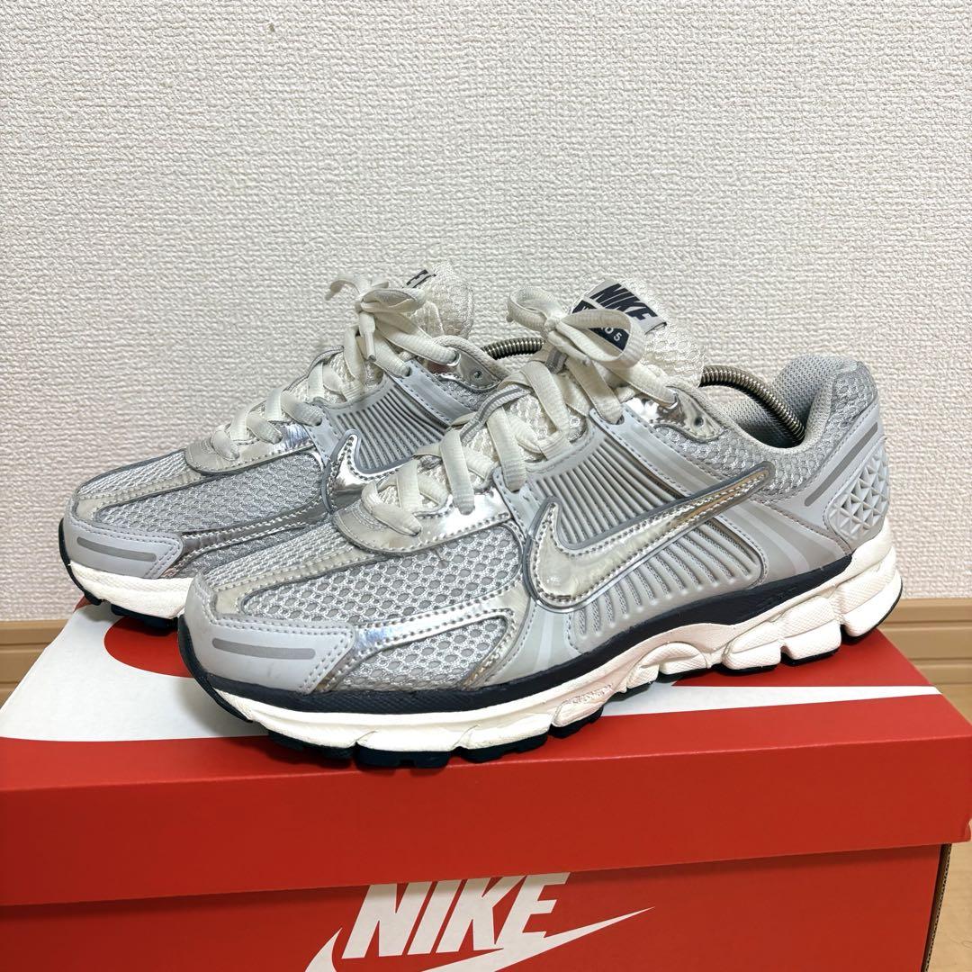 人気❗️ Nike Vomero 5 グレー　シルバー　ボメロ5 銀