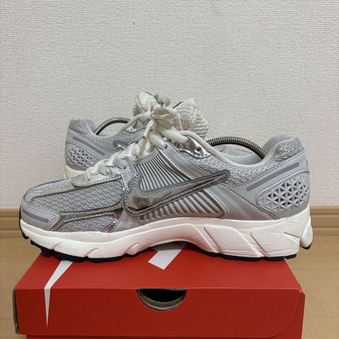 人気❗️ Nike Vomero 5 グレー　シルバー　ボメロ5 銀