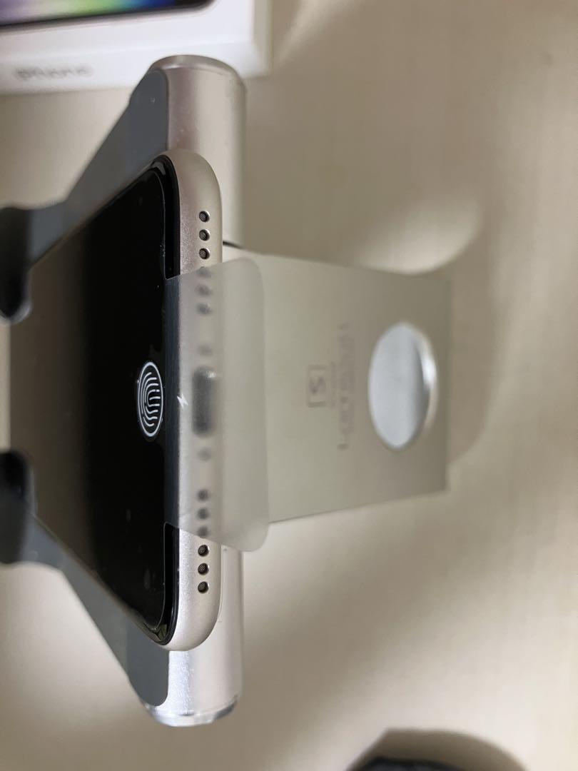貴重 iPhone SE 第3世代 64GB スターライトsimフリー 100%