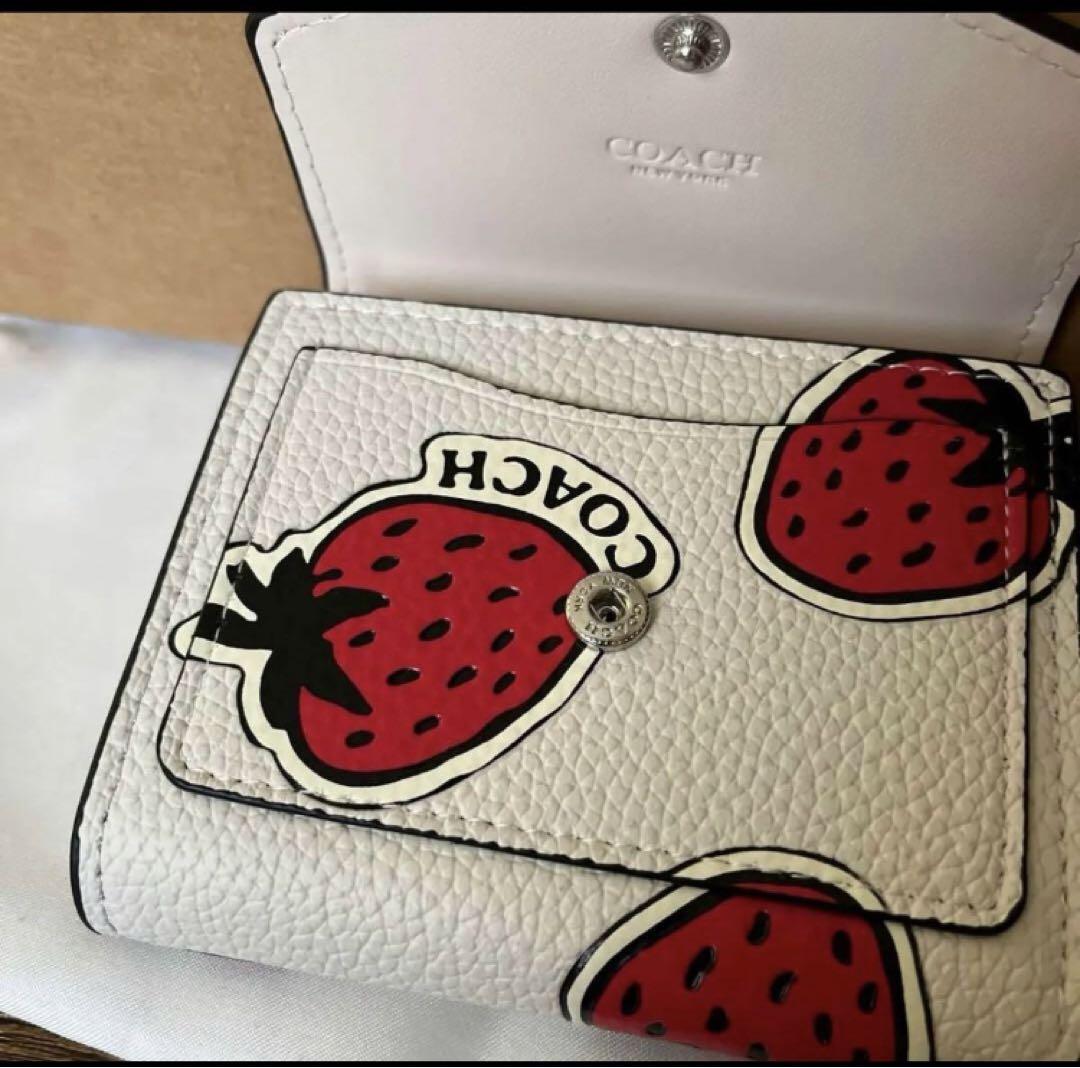 COACH ストロベリー柄 二つ折り財布
