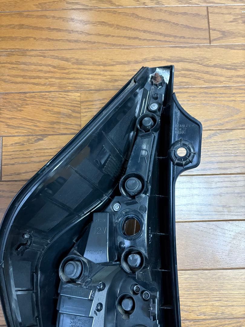 トヨタ アクア NHP10 右テールランプ LED 純正 トヨタ アクア NHP10 右テールランプ LED 純正