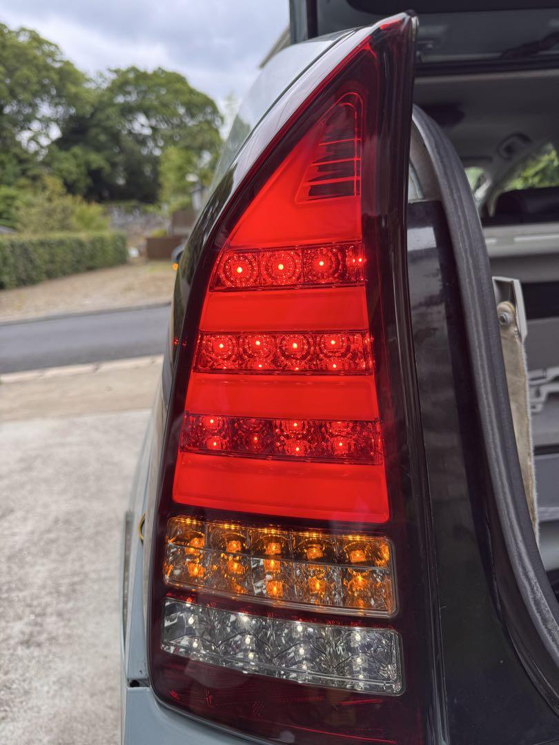 クリスタルアイ　30プリウス LEDテールランプ　レッドブラック