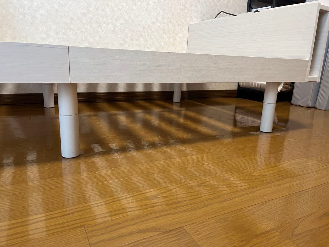 シングルベッド ホワイト すのこ コンセント2つ 白目立った傷や汚れなし NEXPOTALLINN_EU