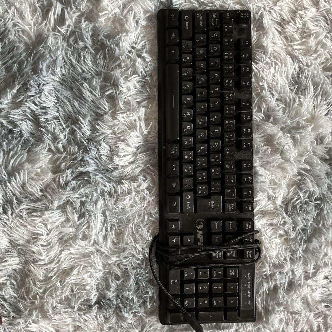 レーザー(マウス)、NEPT(キーボード)、プレステ(ヘッドホン)