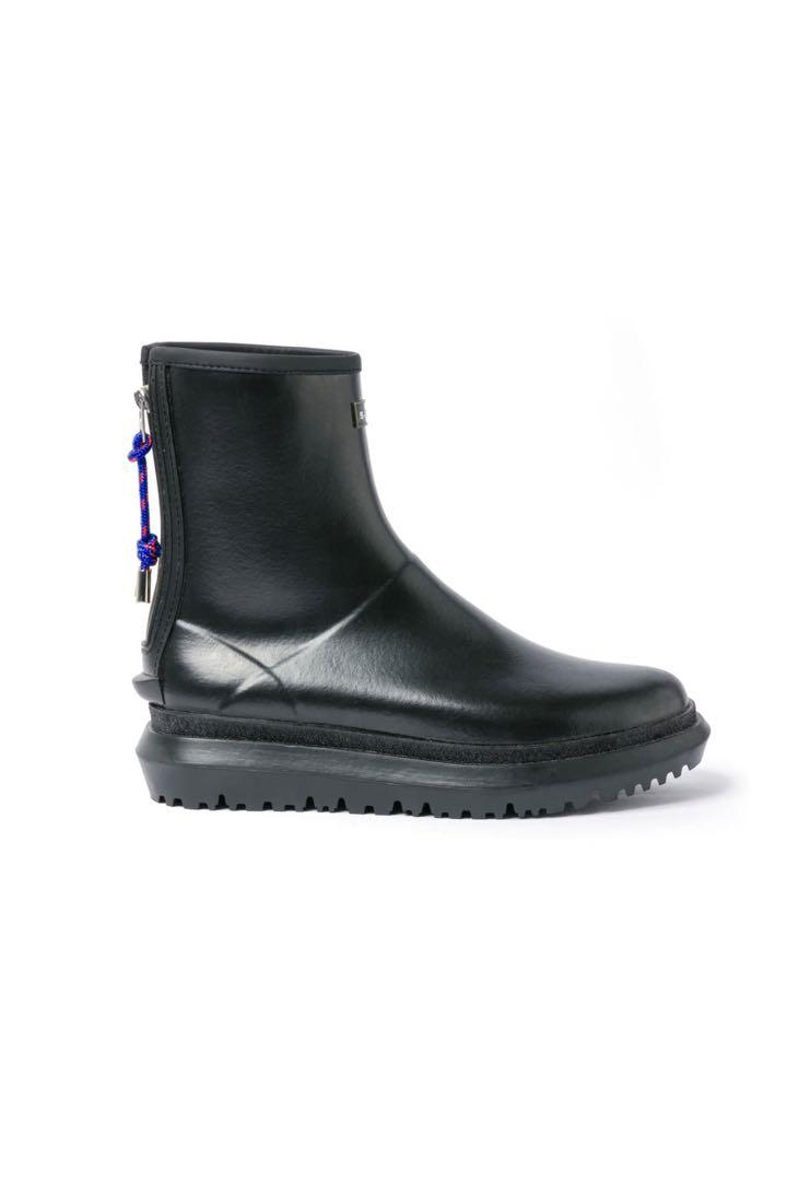 【関税込み】sacai ブラック ラバーブーツ ギャラリー：梅雨のスタイルを格上げするサカイのラバーブーツが