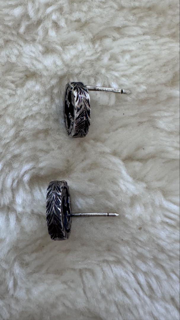 GUCCI ロゴ入りメタルピアス