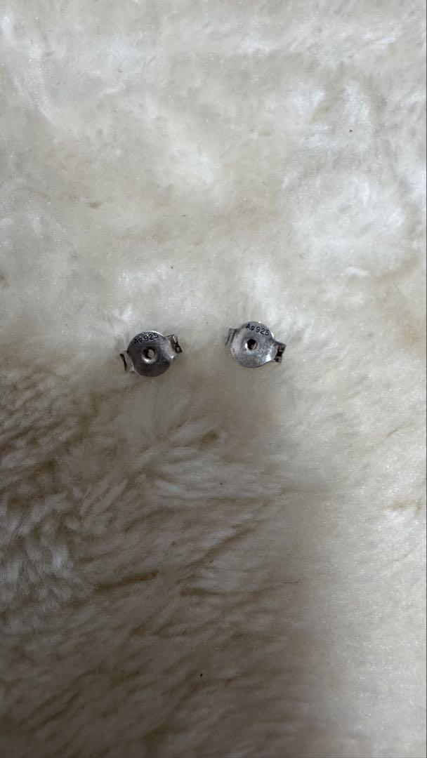 GUCCI ロゴ入りメタルピアス