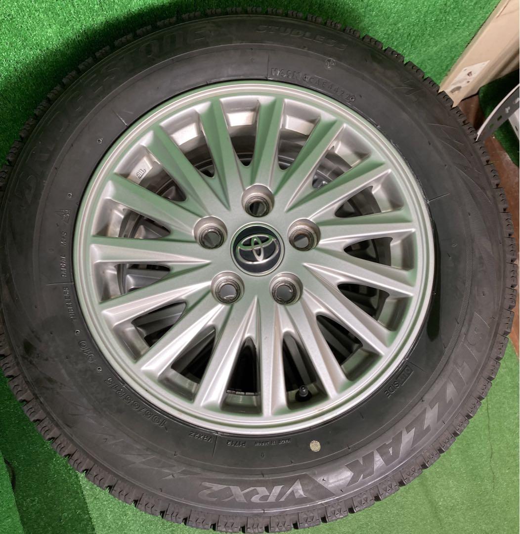 195/65R15 スタッドレスタイヤとアルミホイール付き。