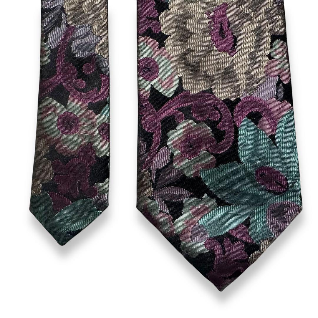 美品✨GIANNI VERSACE ネクタイ 光沢感 ジャガード 花柄 派手 美品✨GIANNI VERSACE ネクタイ 光沢感 ジャガード 花柄 派手