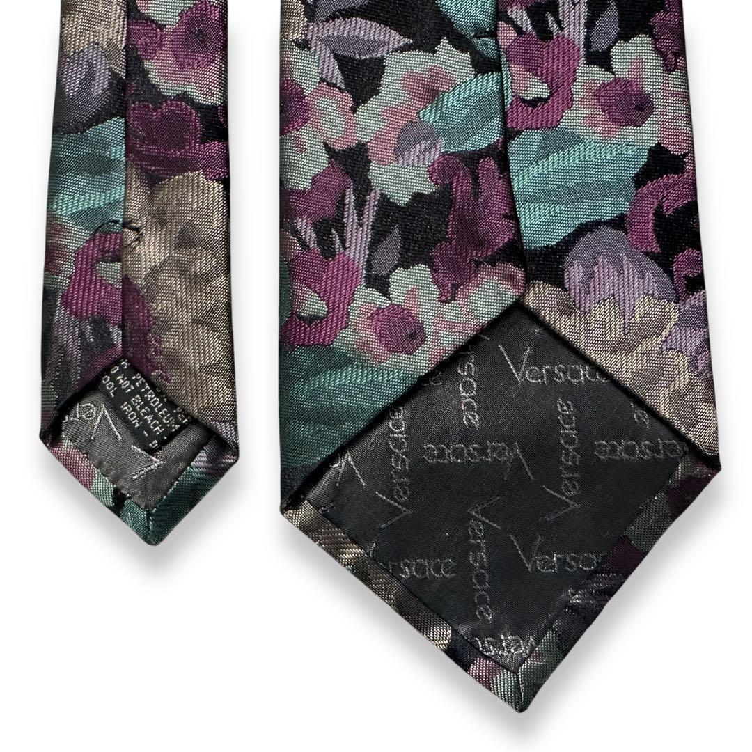 美品✨GIANNI VERSACE ネクタイ 光沢感 ジャガード 花柄 派手 美品✨GIANNI VERSACE ネクタイ 光沢感 ジャガード 花柄 派手