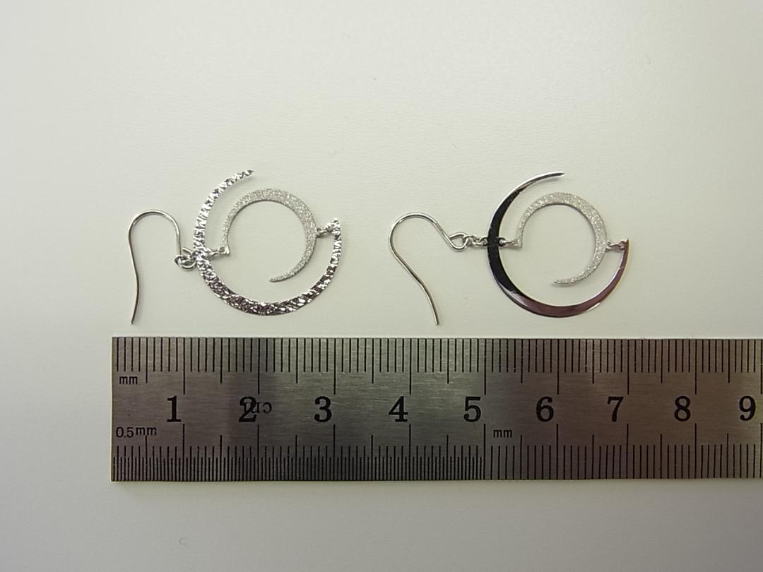 ■１８Kムーンピアス（ホワイトゴールド） □18Kムーンピアス（ホワイトゴールド）