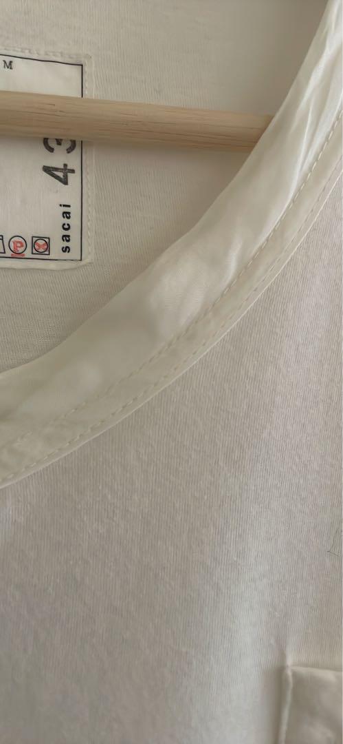 sacai 異素材切り替えネックデザイン ポケット付きトリムTシャツ