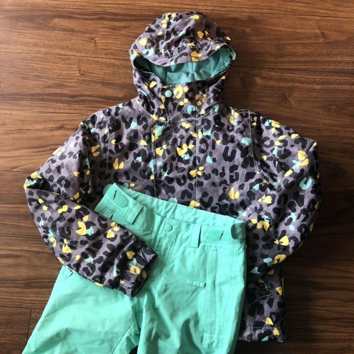 1890円 卓抜 O'NEILL オニール キッズ スノボウエア スキーウエア 130 上下セット 1890円 卓抜 O'NEILL オニール キッズ スノボウエア スキーウエア 130 上下セット