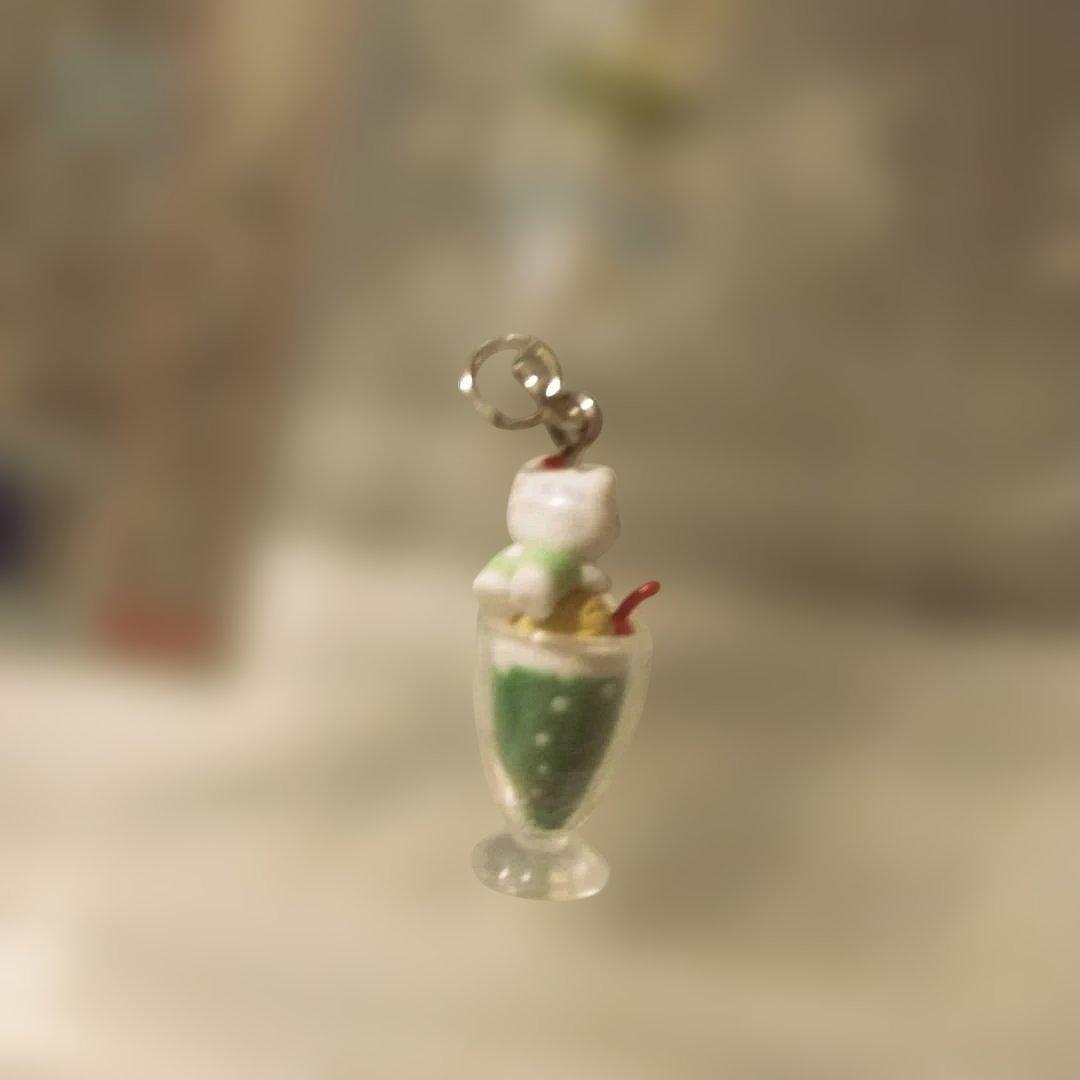 ハローキティ 　パフェ　スイーツ　ストラップ　原宿　超レア♡ ハローキティ パフェ スイーツ ストラップ 原宿 超レア♡ - メルカリ