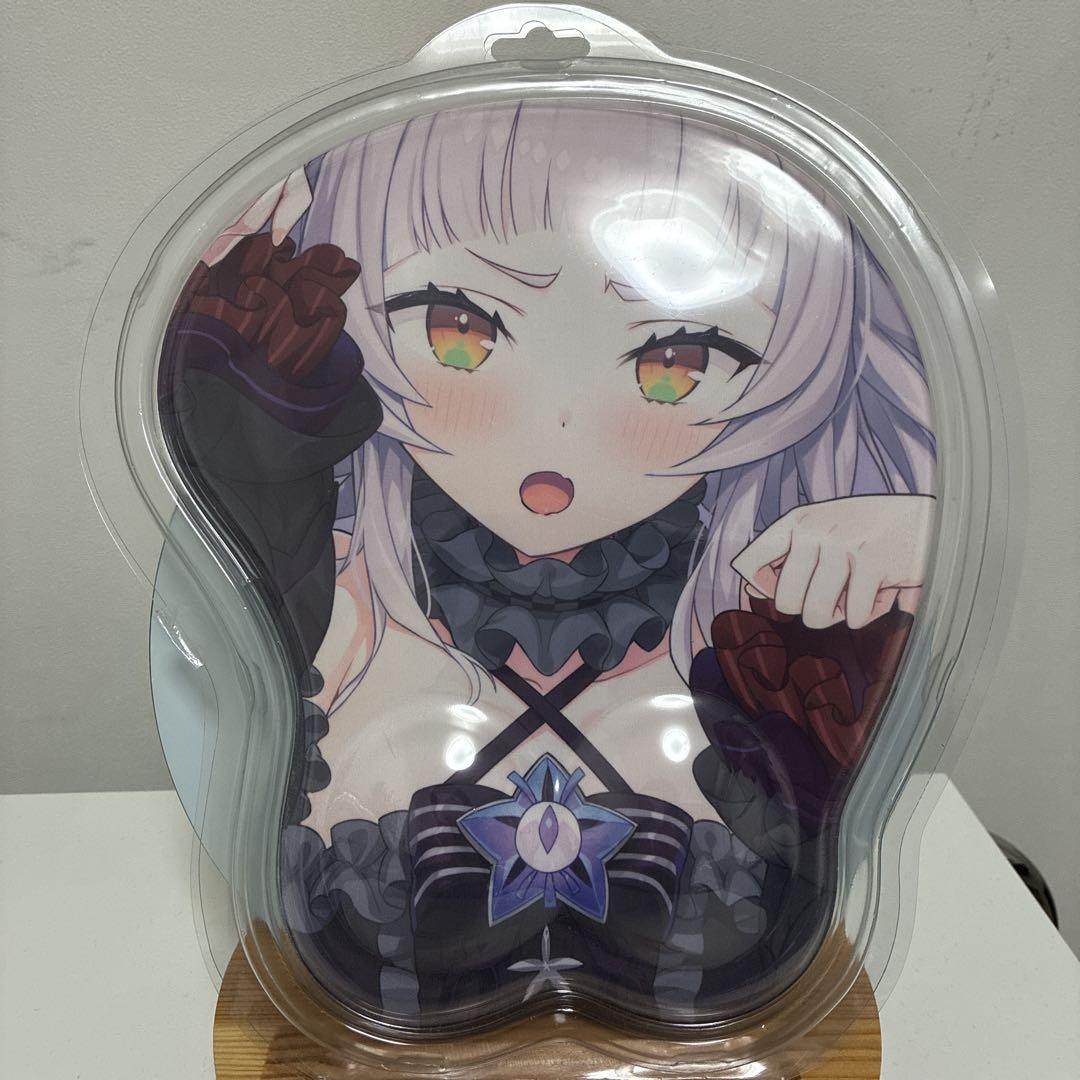 紫咲シオン おっぱいマウスパッド