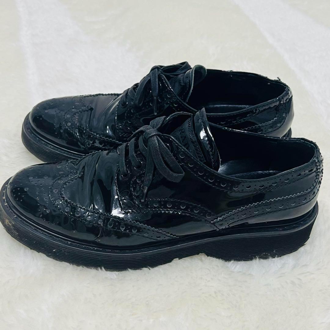 【PRADA】ウィングチップ 厚底 フラット レザー シューズ 35 36 中古・古着通販】PRADA (プラダ) 厚底ウィングチップシューズ