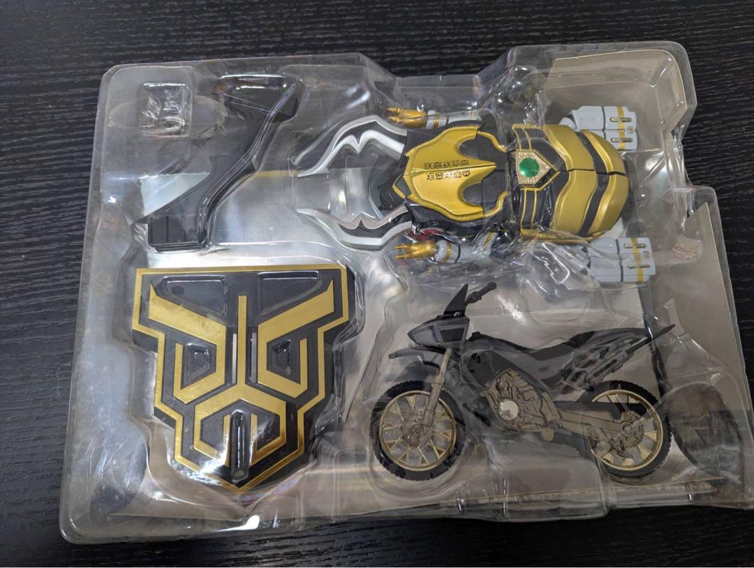 仮面ライダークウガDXトライゴウラム限定版トライチェイサー2000ブラックヘッド