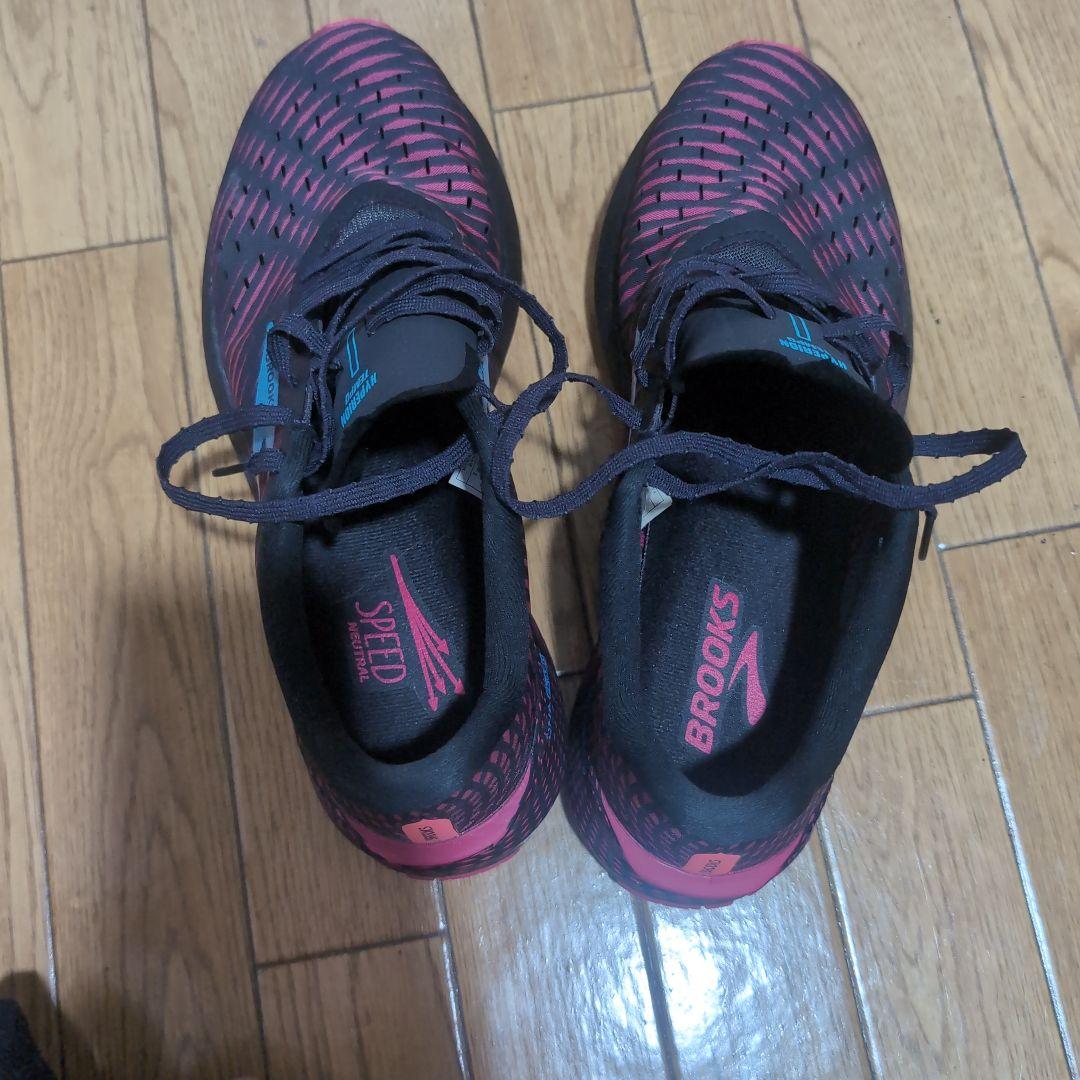 【25,0cm】BROOKS ハイペリオンテンポ ブラック/ピンク