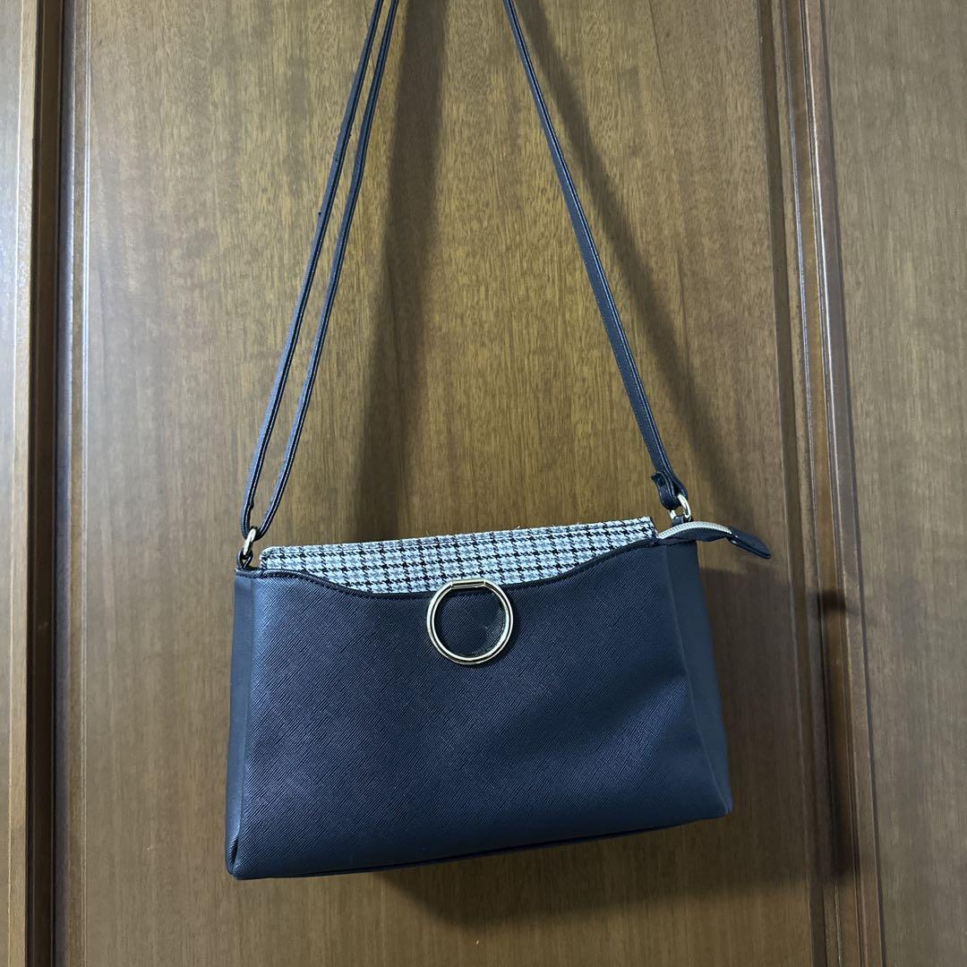 【ハニーズ】リング付きショルダーバッグ 1,425円