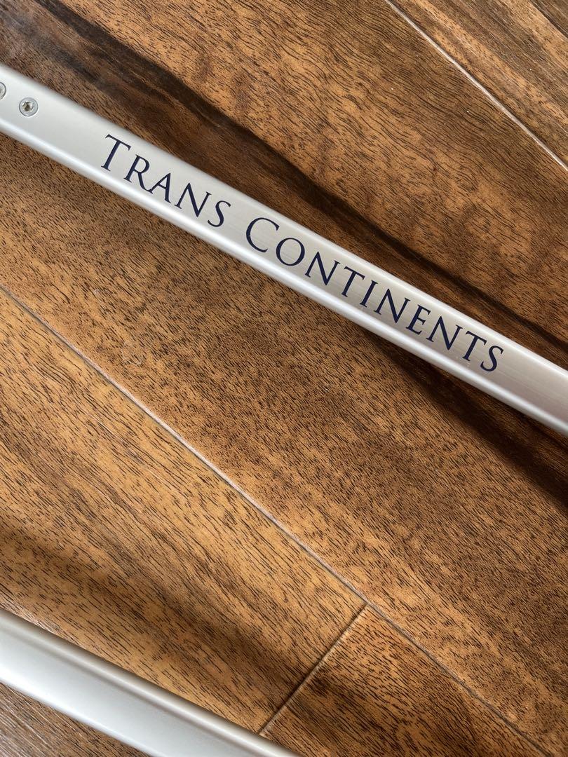 TRANS CONTINENTS 赤いキャリーケース