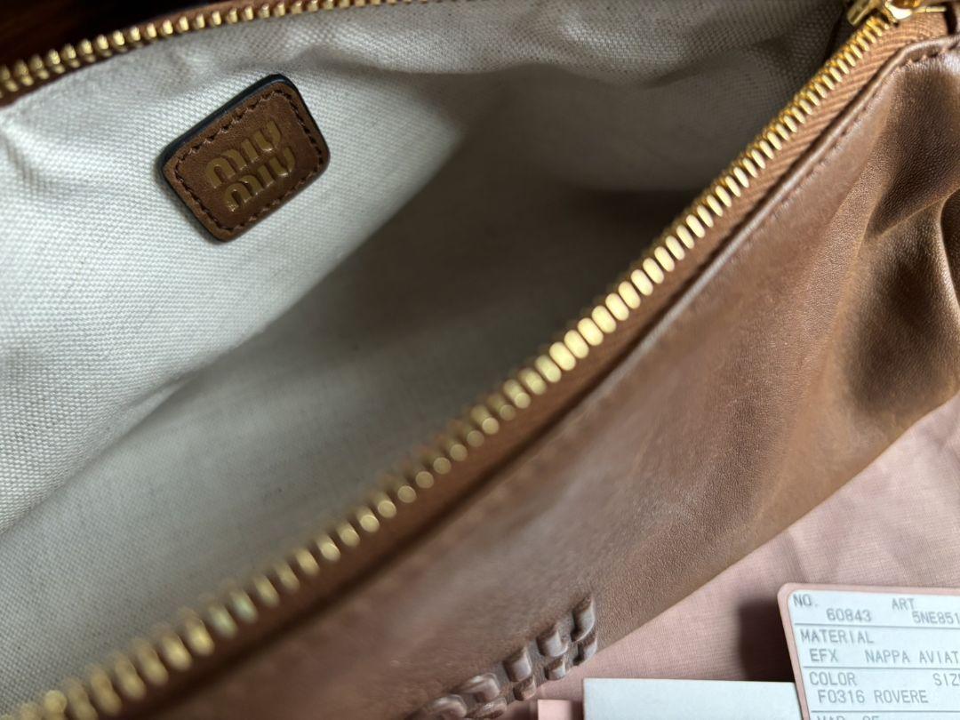 miumiu ナッパレザーポーチ ミニバッグ