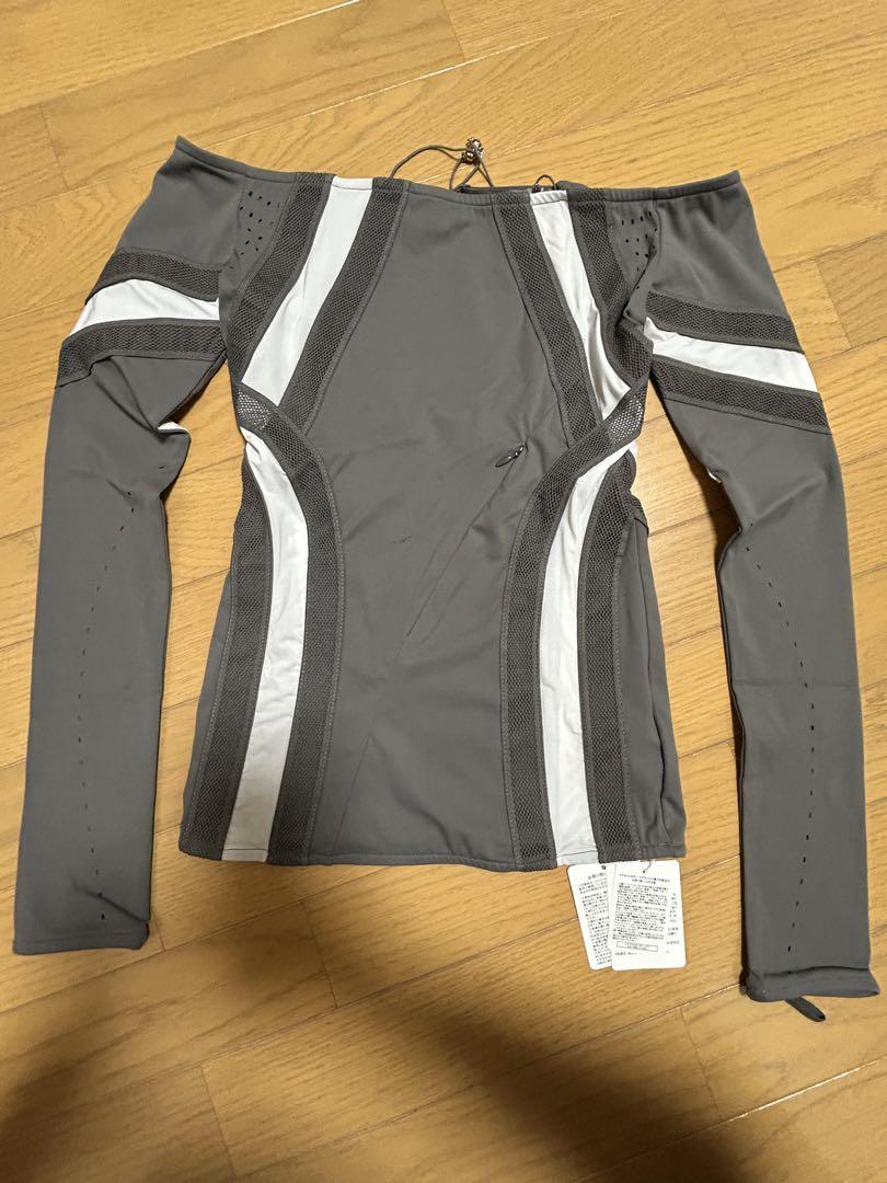THE RED THREAD / G tech tops