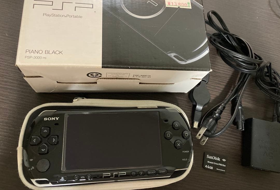 PSP-3000 ブラック 本体 充電器付き　メモリースティック　４GB