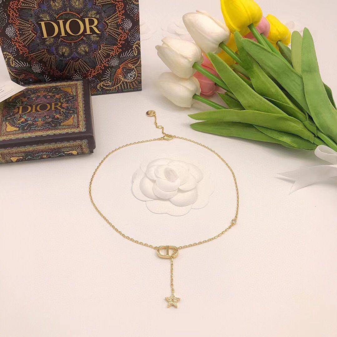 DIORネックレス イエローゴールド ペンダント CDロゴ スター DIORネックレス イエローゴールド ペンダント CDロゴ スター