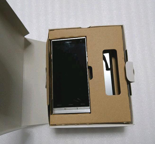 au URBANO L02 KYY22 スマホ 本体