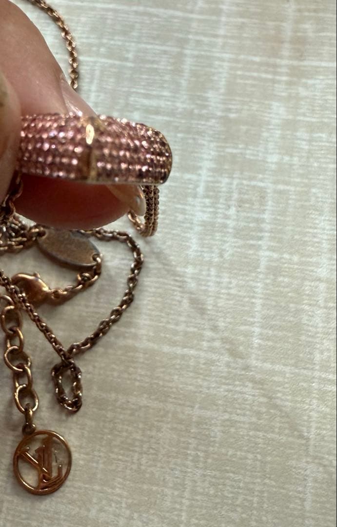 LOUIS VUITTON エッセンシャル V ストラス ピンクM68180