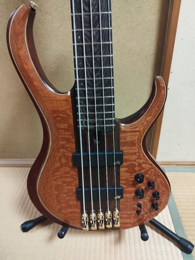 Ibanez Premium BTB1905LW-FNL エレキベース目立った傷や汚れなし