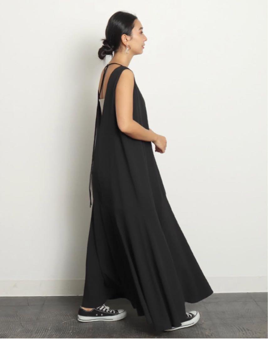 【美品】MERI ミーリー バックオープンペプラムワンピ　ブラック