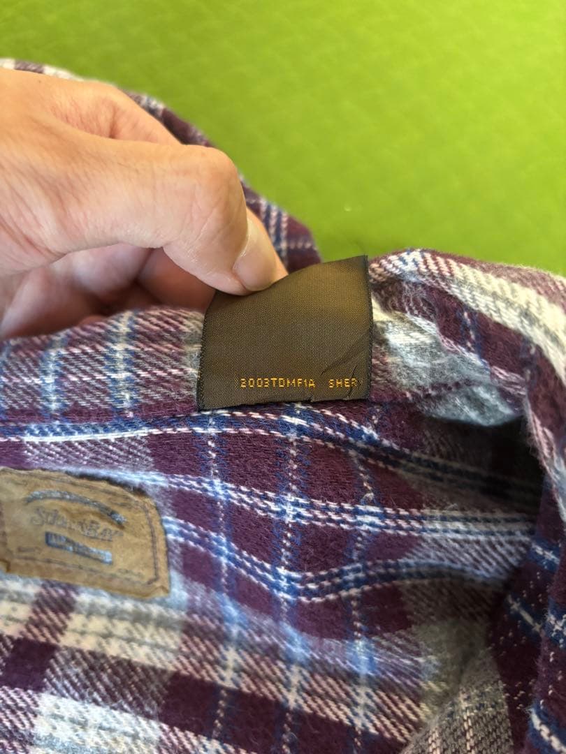 紫と白のチェック柄ネルシャツ