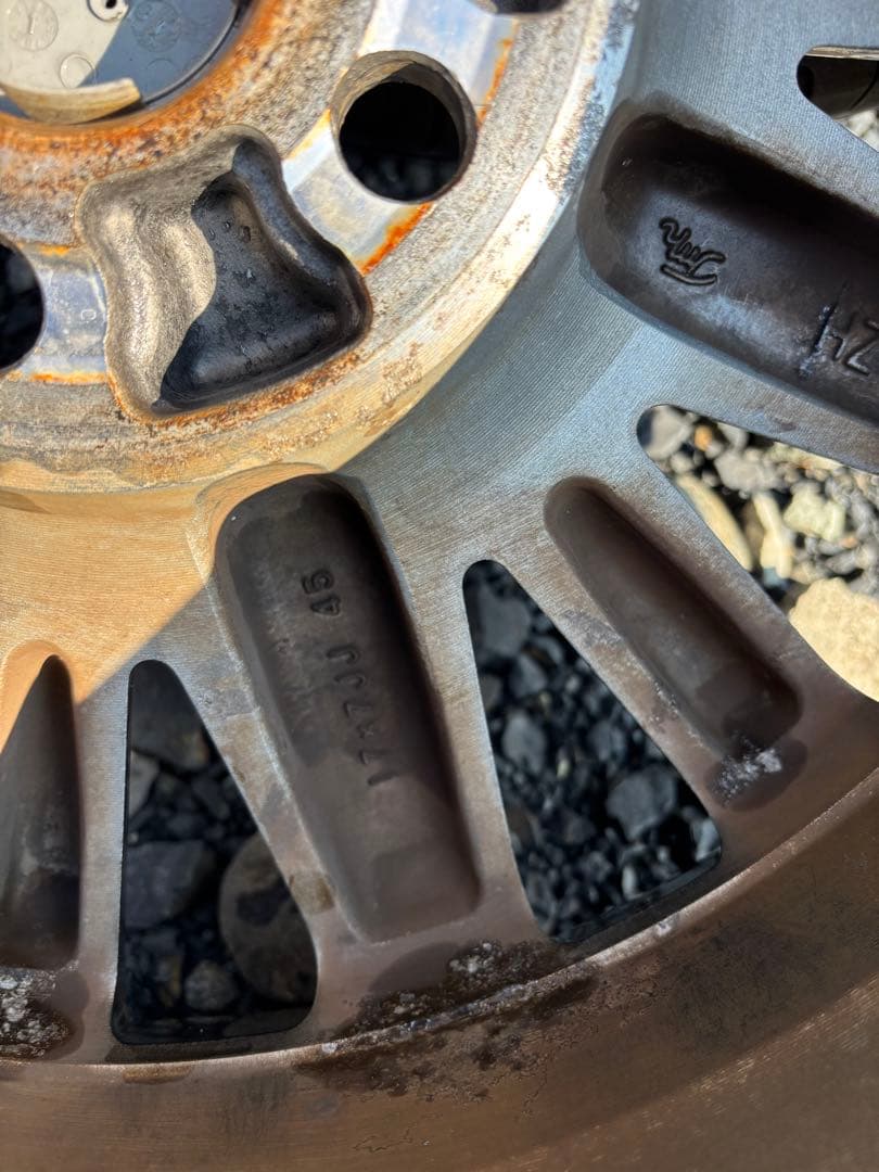 新入荷 215/55R17 夏タイヤ　ホイールセット 【SK1845766604】(8000円)