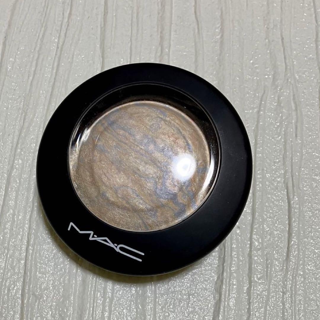 MAC ミネラライズスキンフィニッシュ ライトスカペード