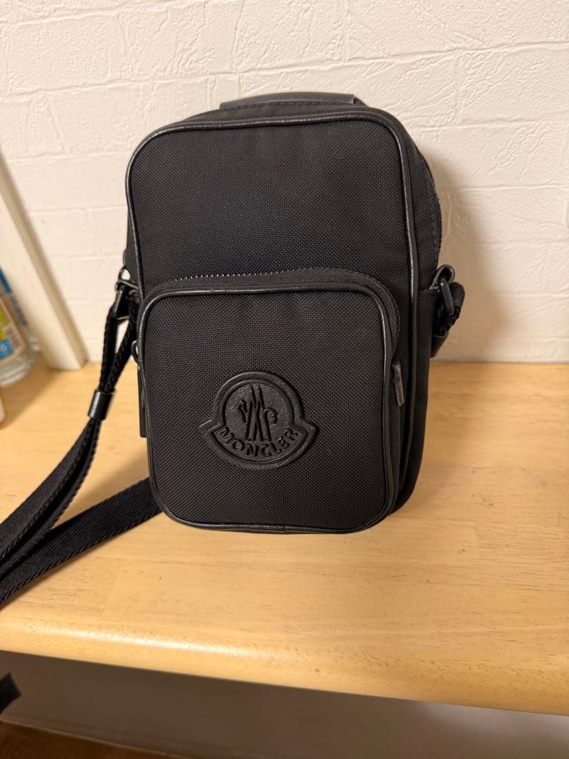 MONCLER ブラック ショルダーバッグ