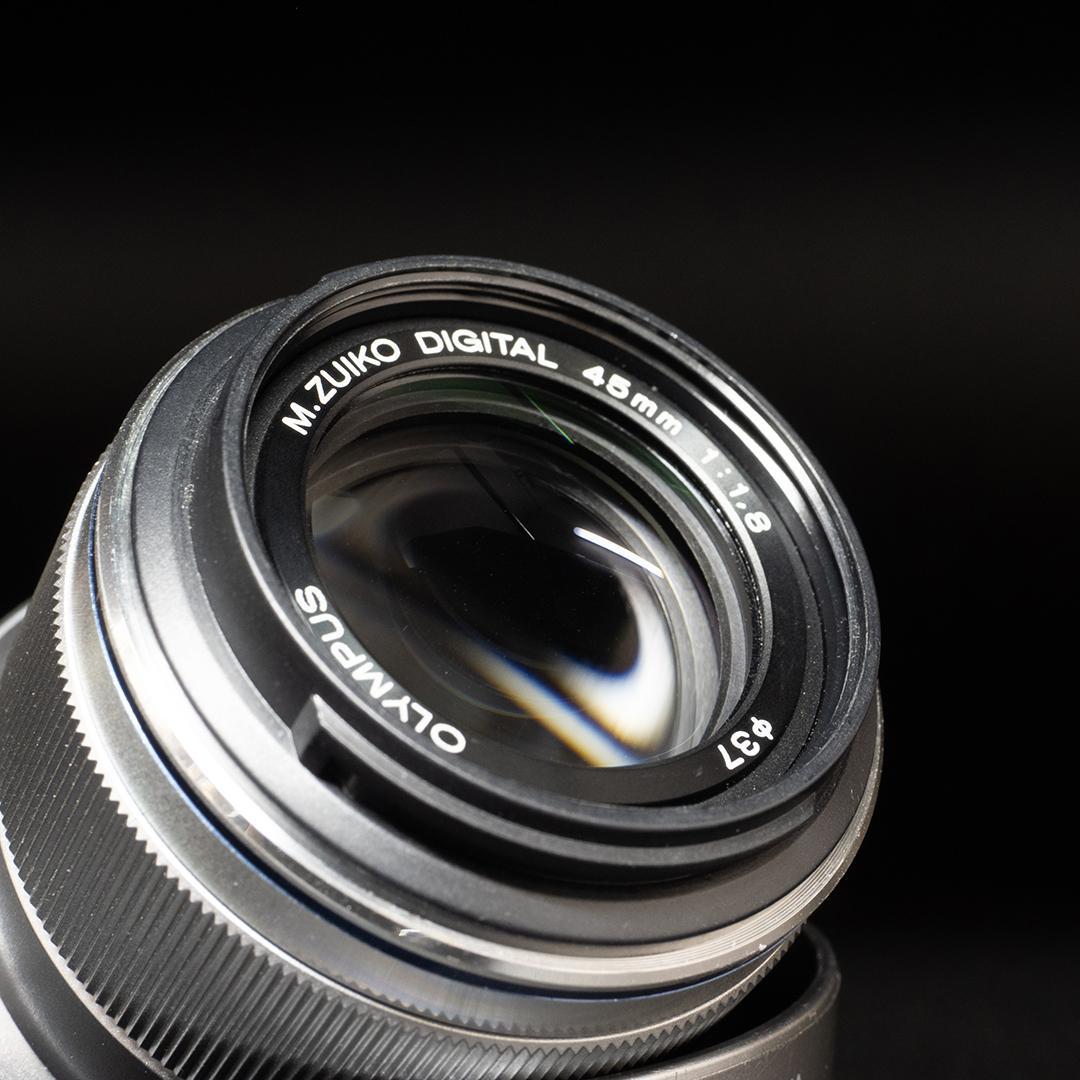 オリンパス M.ZUIKO DIGITAL 45mm F1.8 レンズフード付き-最終価格 オリンパス M.ZUIKO DIGITAL 45mm F1.8 レンズフード付き-最終価格