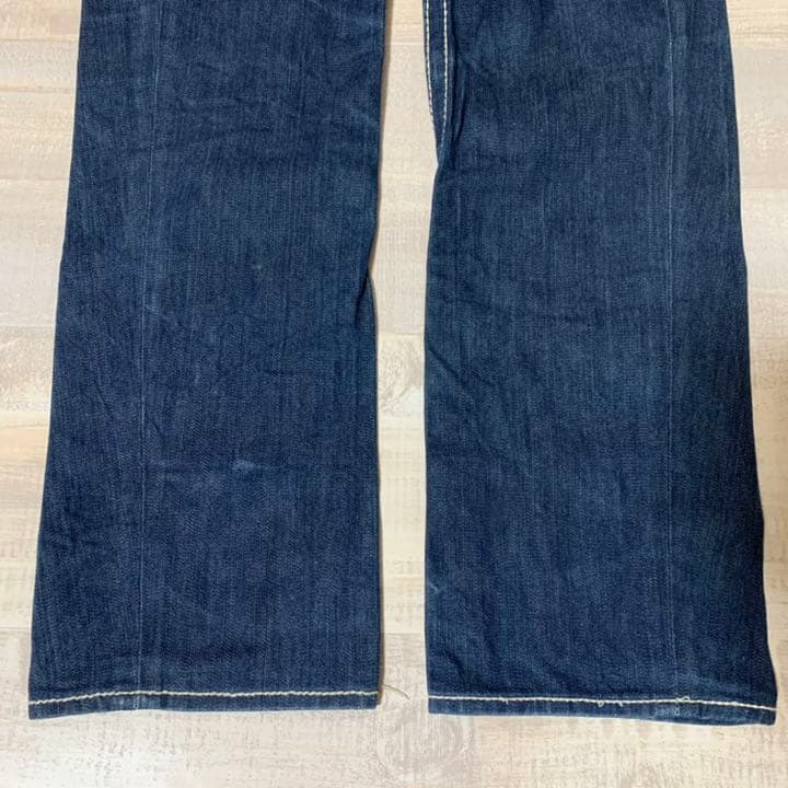 USA製 豪華デザイン】TRUE RELIGIONフロントペイントデニムパンツ