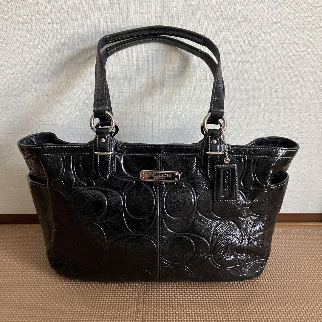 COACH ブラック エナメルハンドバッグ