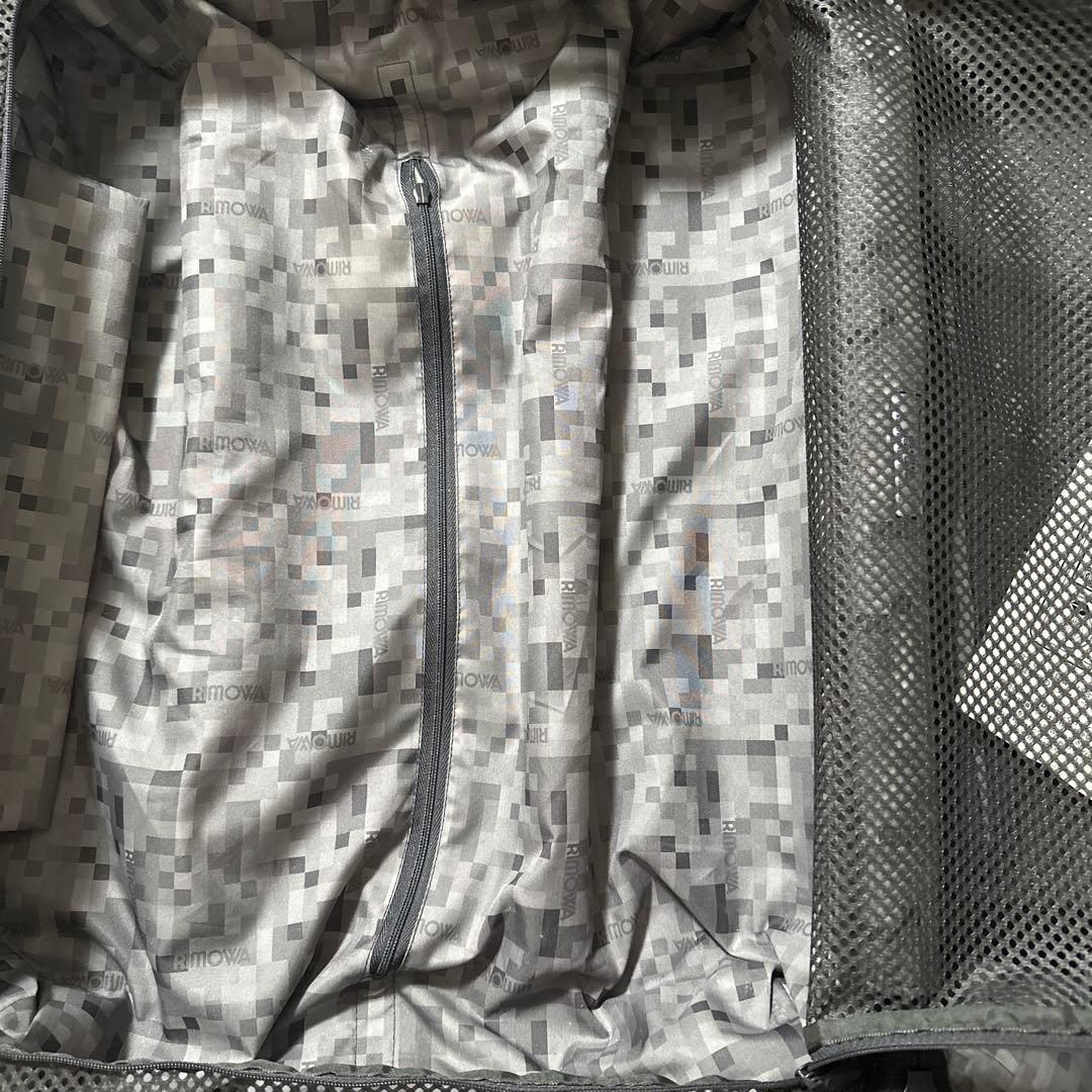 RIMOWA ブラック キャリーケース　S