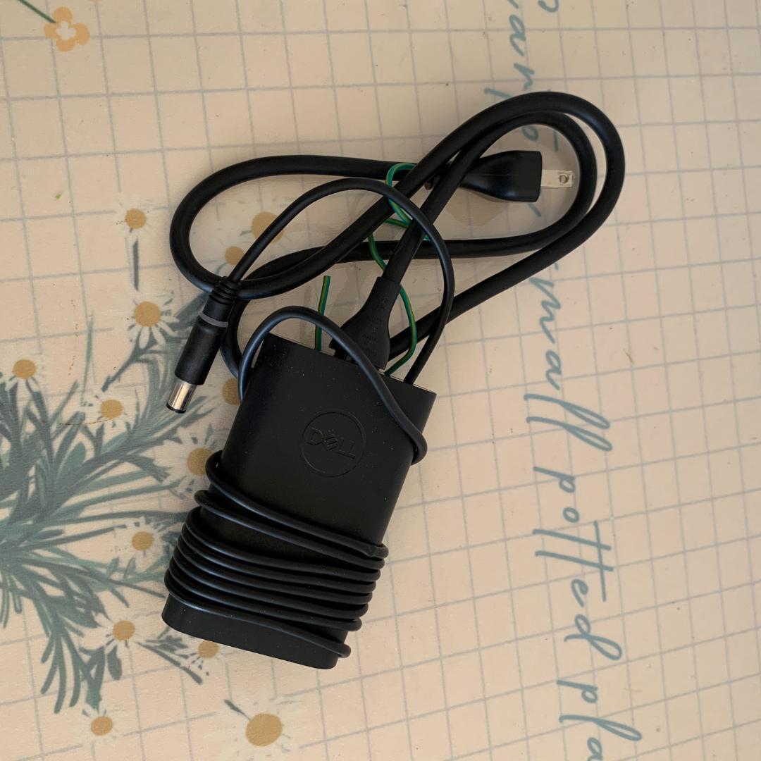 D01A【美品】フルHD/Core-i5第8世代/8GB/SSD128G a