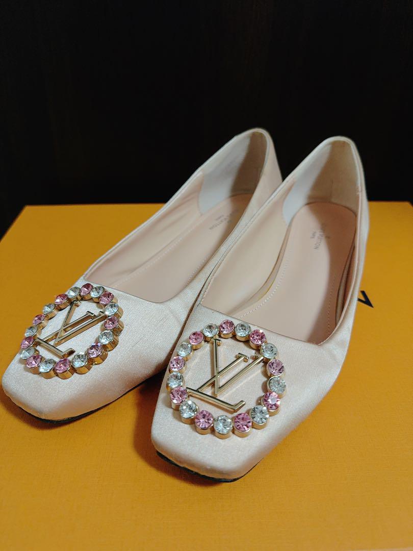 Louis Vuitton ピンクベージュ サテン パンプス Louis Vuitton ピンクベージュ サテン パンプス