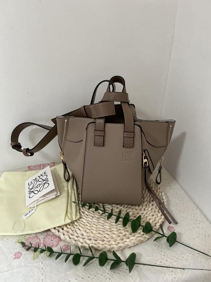 LOEWE ベージュ ショルダーバッグ