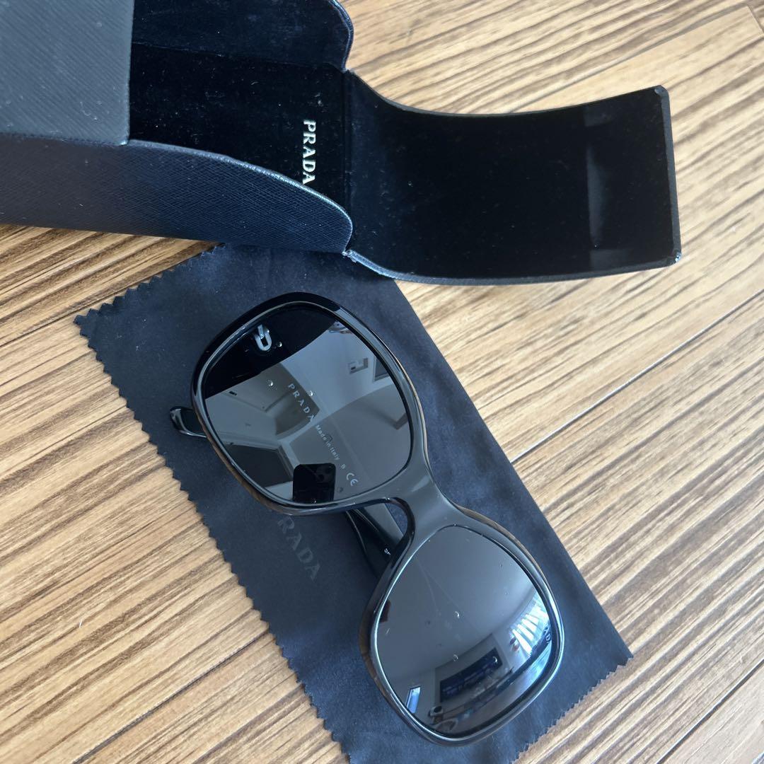 なち様専用 PRADA レディースサングラス ブラック ケース付き なち様専用 PRADA レディースサングラス ブラック ケース付き