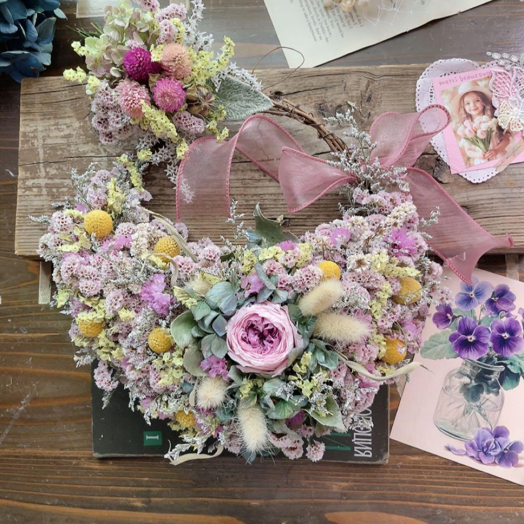 商品名【芽依】ゆきこ♥ローズとガーベラのフラワーリース 春リース ガーベラとグリーンローズのリース リース HANANEKO 通販