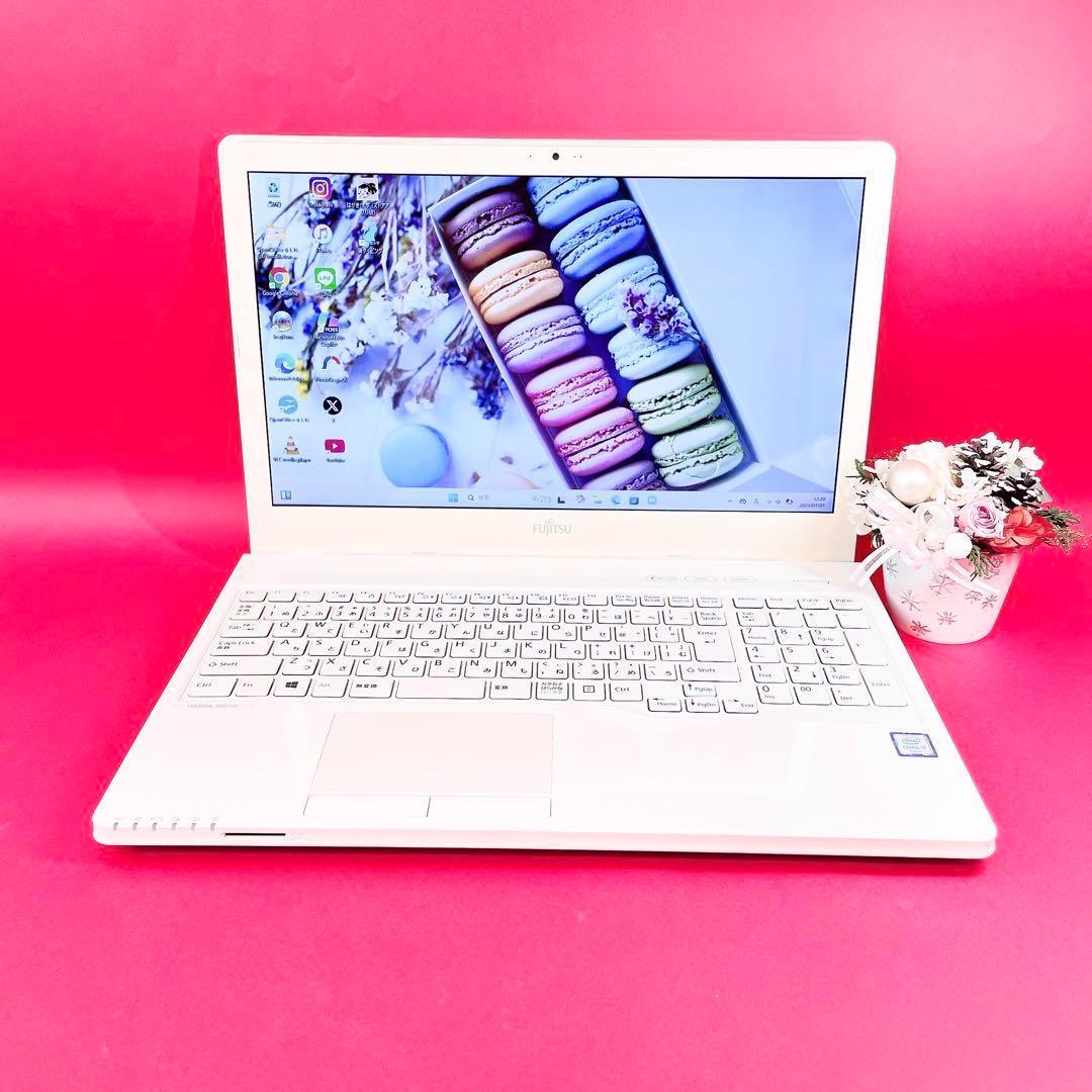 迷ったらコレ‼️小型軽量Win11✨️サクサク薄型ノートパソコン✨️カメラ付き白SSD 迷ったらコレ‼️Corei7✨️薄型ノートパソコン！Windows11