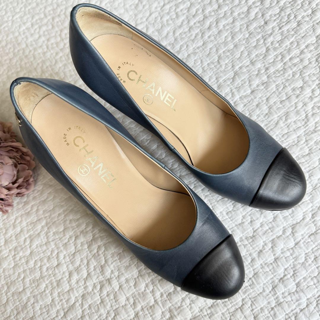 美品CHANEL ココマーク パンプス デニムブルー レザー 24.5cm 画像2